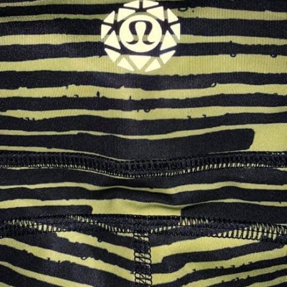 Lululemon Seawheeze Shorts - Picture 3 of 3